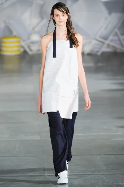 Look 10